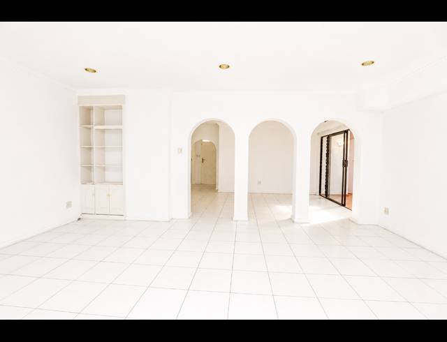 3 BEDROOM TOWNHOUSE FOR SALE IN ESSENWOOD